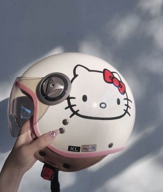 Hello Kitty Motorcycle Helmet:Rev Up Your Ride in Style插图