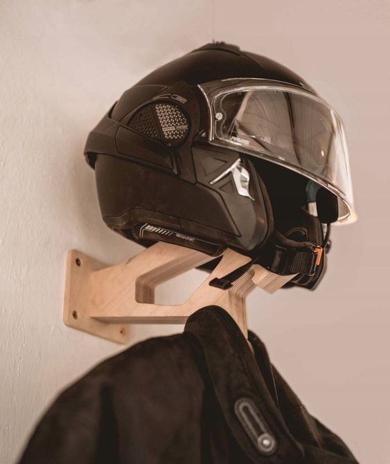 Selecting the Perfect Motorcycle Helmet Rack插图1