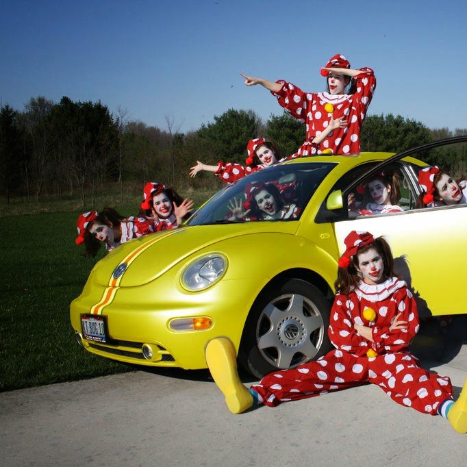 clown-van-crash