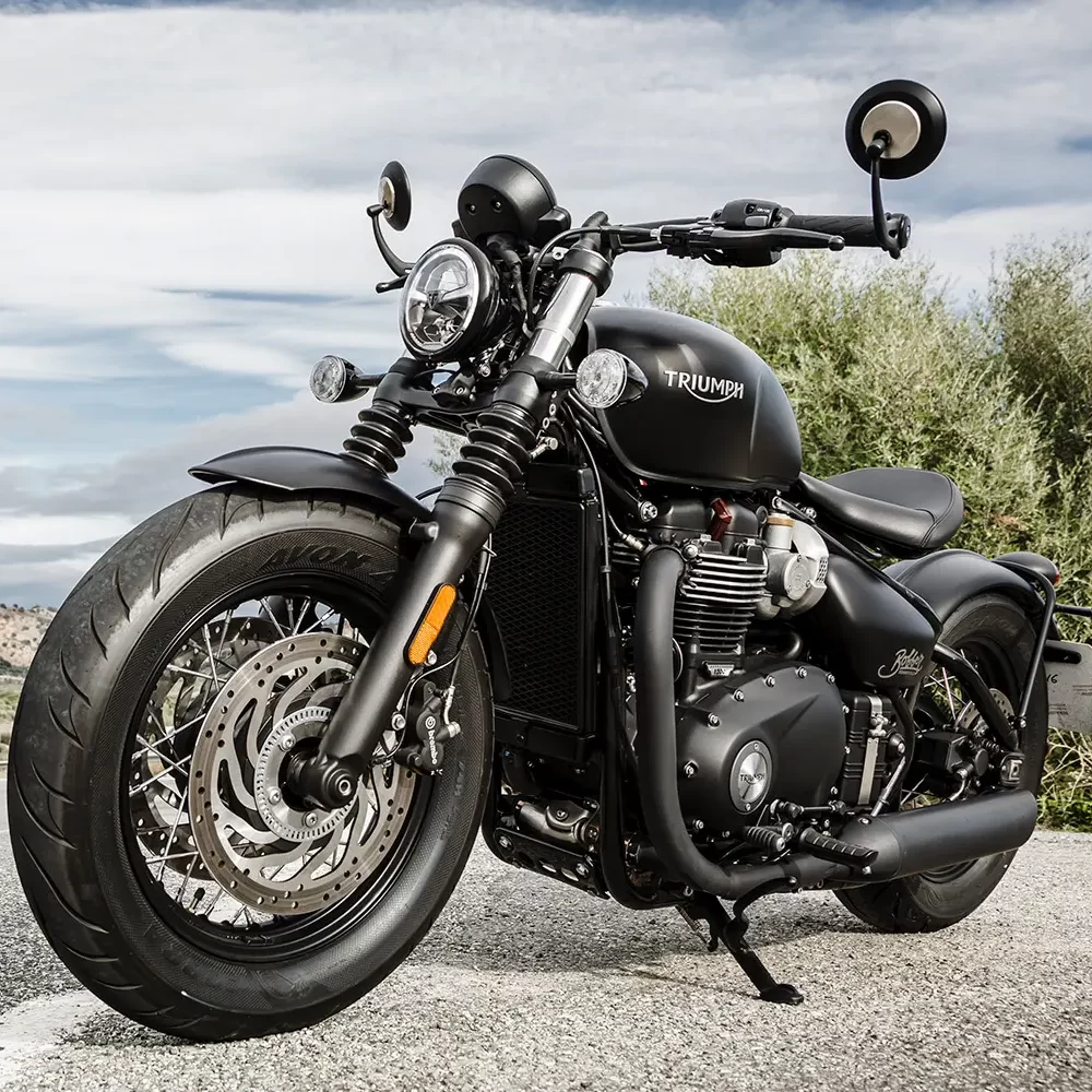 triumph-bobber-black-